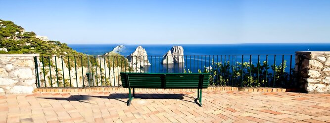 Trip Niederösterreich Feriendestination - Capri ist eine blühende Insel mit weißen Gebäuden, die einen schönen Kontrast zum tiefen Blau des Meeres bilden. Die durchschnittlichen Frühlings- und Herbsttemperaturen liegen bei etwa 14°-16°C, die besten Reisemonate sind April, Mai, Juni, September und Oktober. Auch in den Wintermonaten sorgt das milde Klima für Wohlbefinden und eine üppige Vegetation. Die beliebtesten Orte für Capri Ferien, locken mit besten Angebote für Hotels und Ferienunterkünfte mit Werbeaktionen, Rabatten, Sonderangebote für Capri Urlaub buchen.
